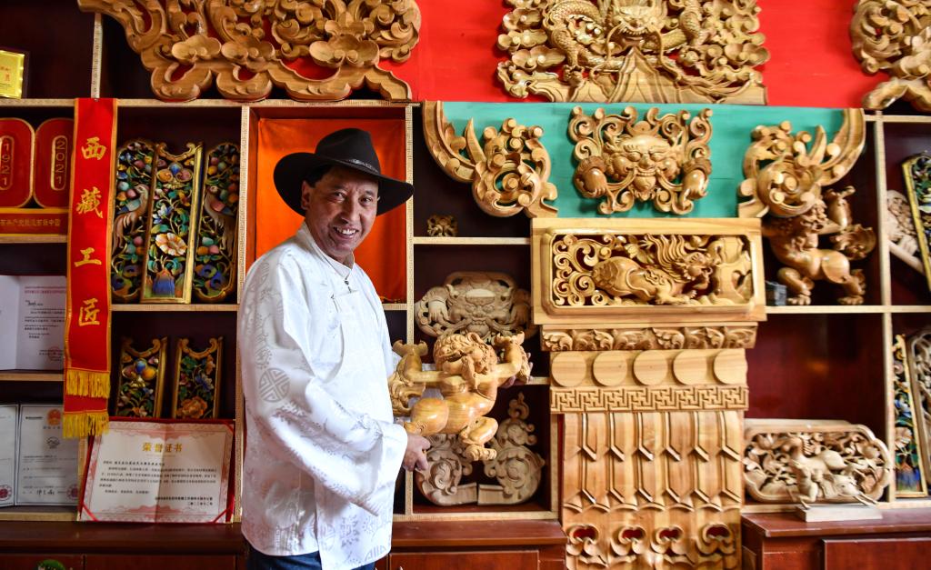 西藏工匠丨拉巴次仁：赋予木头新生的人