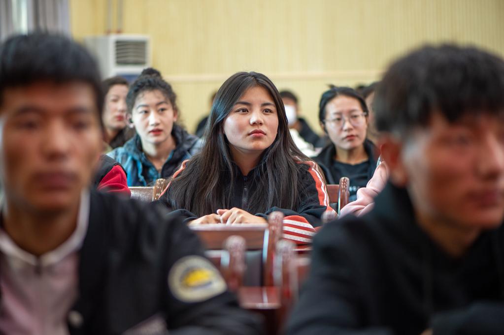 藏医药大学开展“遵纪守法 从我做起”专项法律宣讲活动